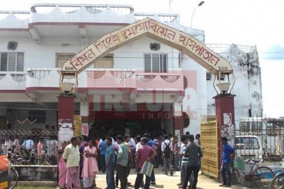 Kamalpur: Unparallel power turned the CPI-M leadership unruly? Hospital gathering again and again gave rise to the question Kamalpur: Unparallel power turned the CPI-M leadership unruly? Hospital gathering again and again gave rise to the question
